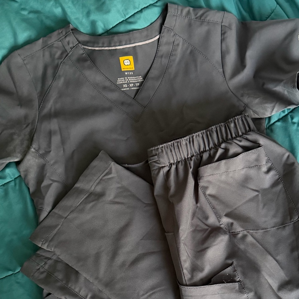 WonderWink Gray Scrub Set - Top & Pants